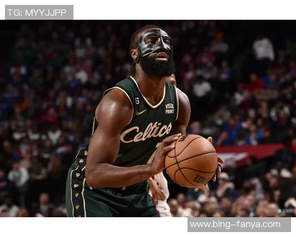 杰伦布朗首节狂砍19分3板2助2断三分火力全开助力球队领先